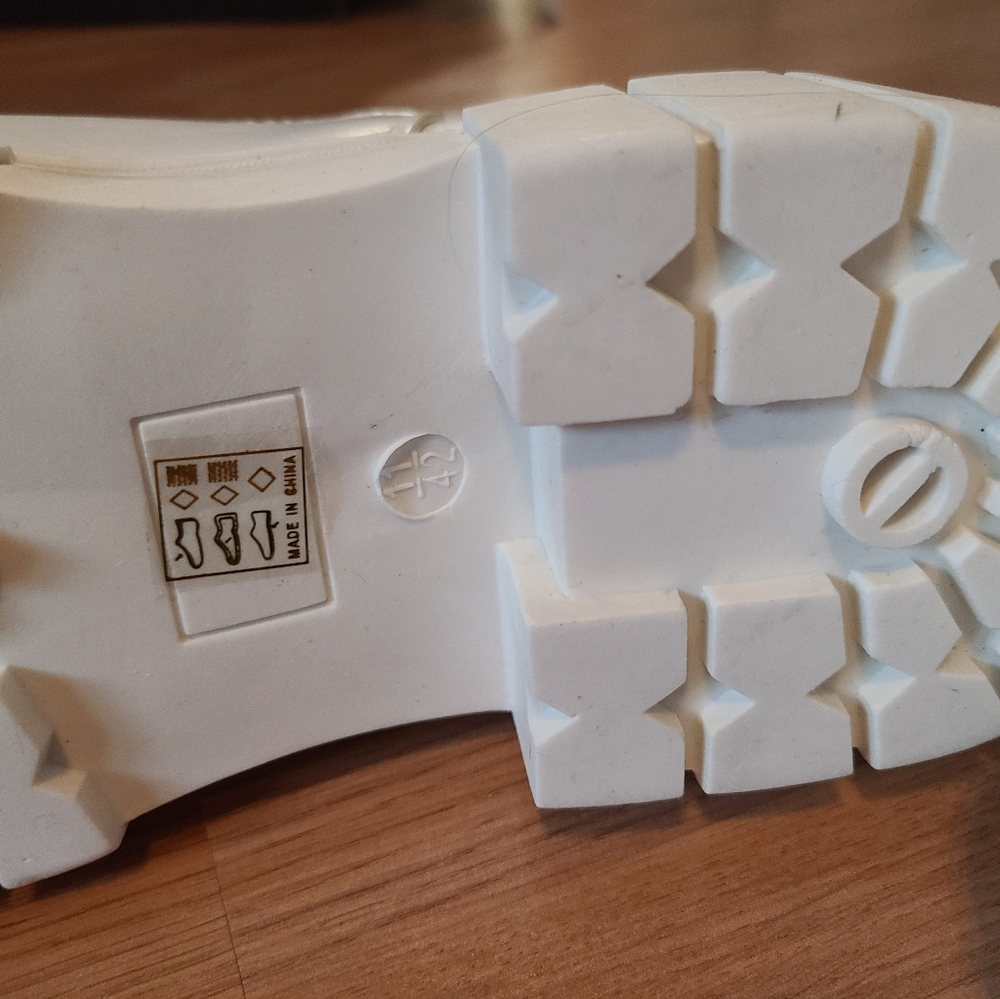 ๐ณ 2/$40 Ready Salted White Chunky Boots - size 11 - Picture 5 of 8
